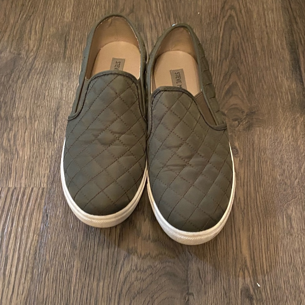 Steve madden slip on sneakers